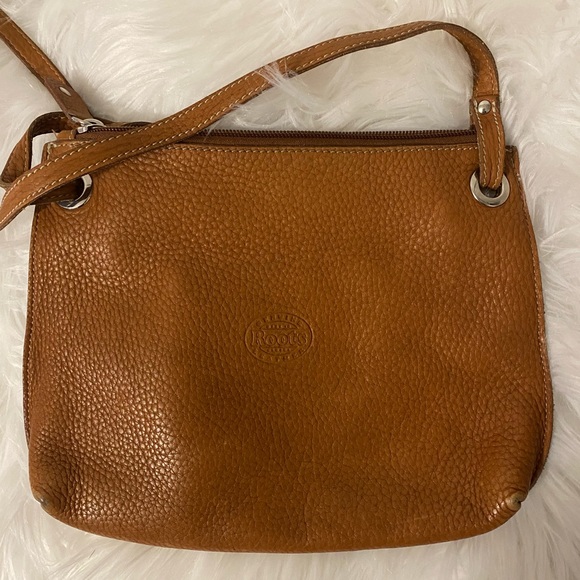 ROOTS Leather Crossbody Bag - Picture 4 of 5